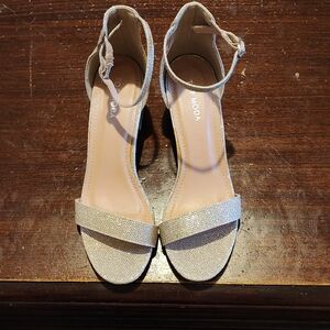 Moda Women's gold Ankle Strap Sandals